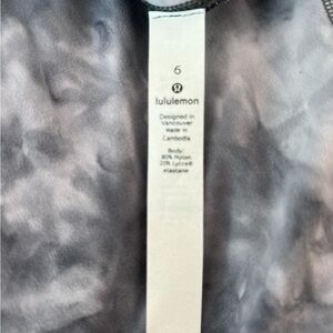 Lululemon Athletica camo black and white leggings in align material 28"